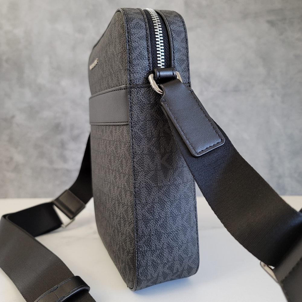 Michael Kors Crossbody - Picture 2 of 6
